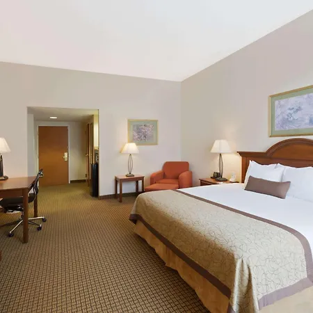 Wingate By Wyndham Charlotte Airport-3